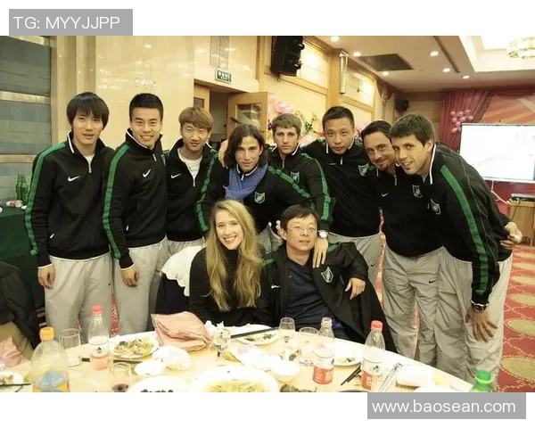 各国足球明星归国欢聚一堂展现风采与团结精神 各国足球明星归国欢聚一堂展现风采与团结精神